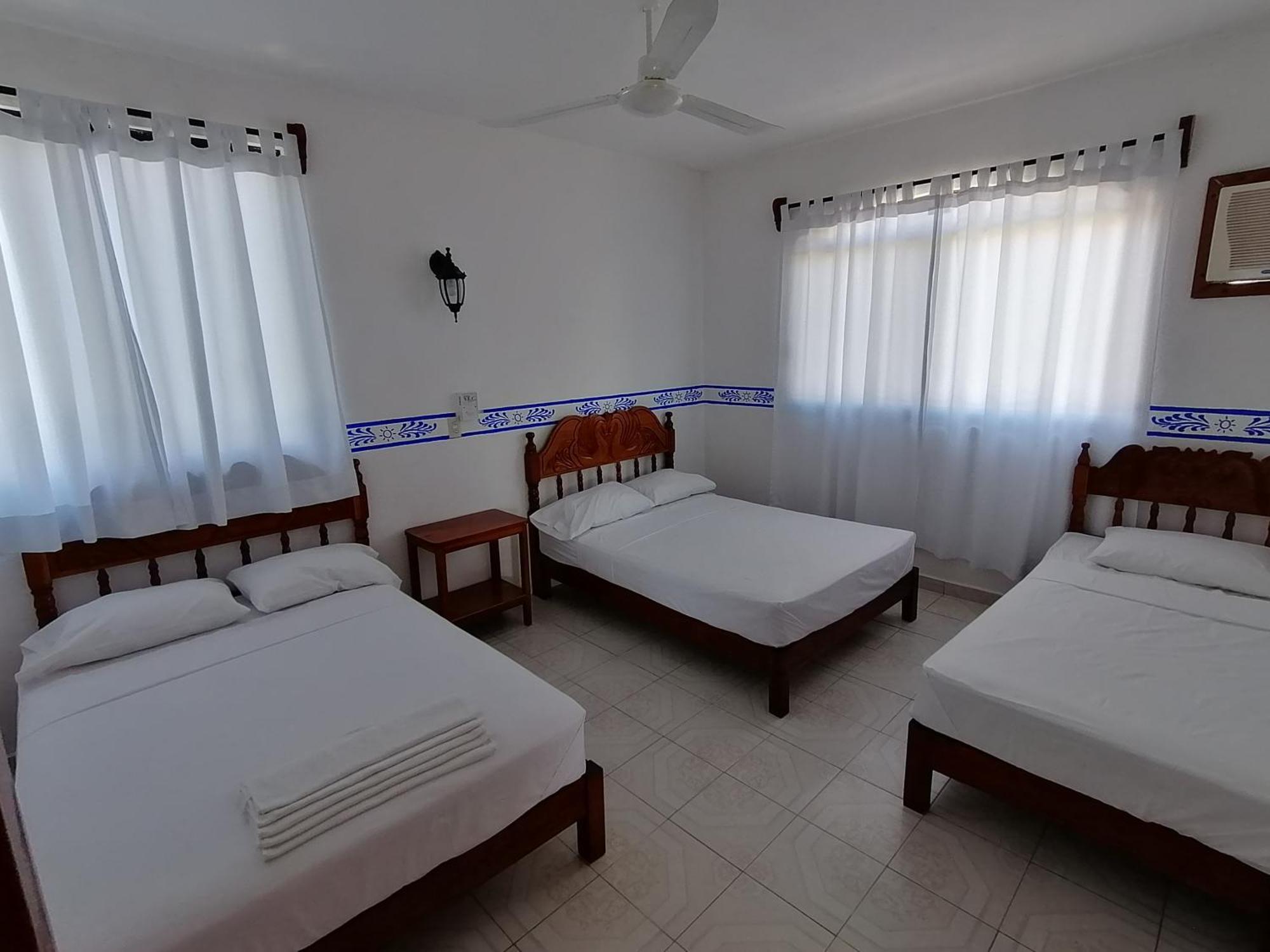 Don Luis Hostal - Sucursal Galeana - Tecolutla Rum bild